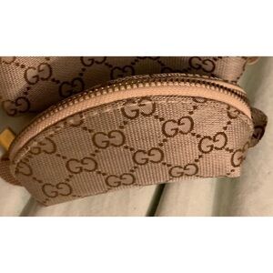 The smallest Gucci like cosmetic bag on the picture, brand new, great for daily